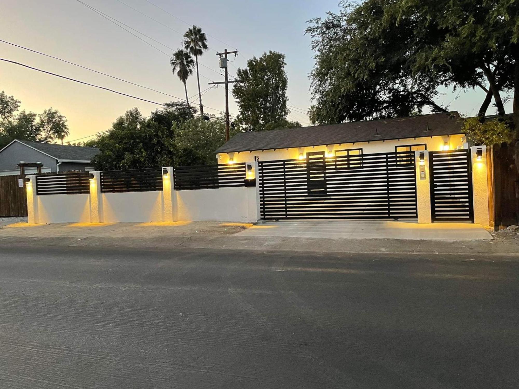 Gated Private House With Own Parking Sherman Oaks Лос-Анджелес Экстерьер фото
